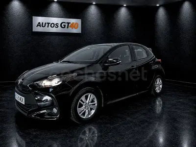 Usado Toyota Yaris 125 CV (91 kW) 2023 Negro Utilitario
