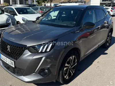 Usado Peugeot 2008 GT-line 130 CV (95 kW) 2020 Gris / plata SUV