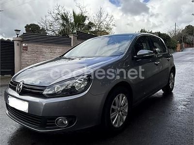 Usado VW Golf VII Advance 105 CV (77 kW) 2012 Gris / plata Berlina