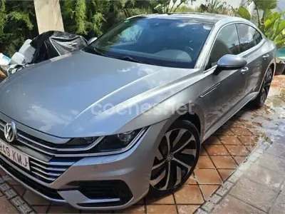 Usado VW Arteon R-line 190 CV (139 kW) 2018 Gris / plata Utilitario