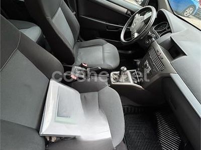 Gris / plata Usado 2006 Opel Astra Cosmo Berlina | 4000 € (Precio justo)