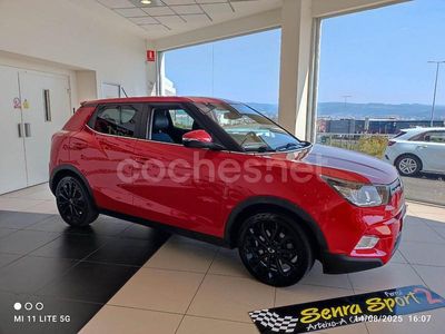 Rojo Usado 2017 Ssangyong (KGM) Tivoli Limited SUV | 11.800 € (Caro)