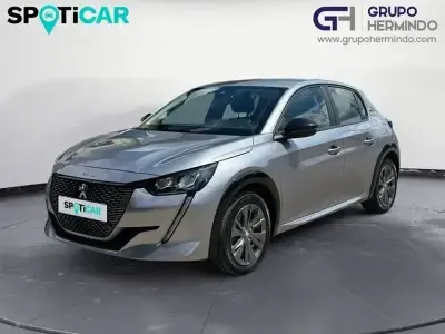 Usado Peugeot e-208 Active 100 kW (136 CV) 2023 Gris Utilitario