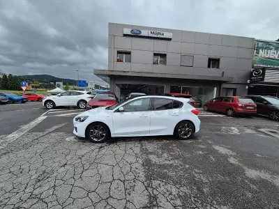 Usado Ford Focus ST-Line 125 CV (91 kW) 2019 Blanco Berlina