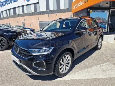 Usado VW T-Roc Life 150 CV (110 kW) 2023 Negro SUV