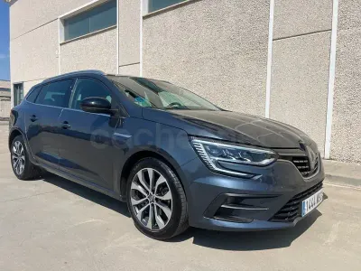 Usado Renault Mégane GrandTour Techno 140 CV (102 kW) 2024 Gris / plata Familiar