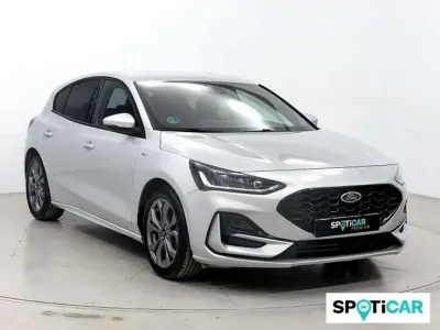 Usado Ford Focus ST-Line 125 CV (91 kW) 2023 Plateado Berlina