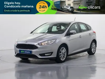Usado Ford Focus Trend+ 125 CV (91 kW) 2018 Gris / plata Berlina