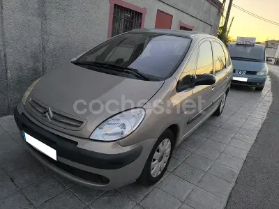 Usado Citroën Xsara Picasso 110 CV (80 kW) 2006 Beige Monovolumen