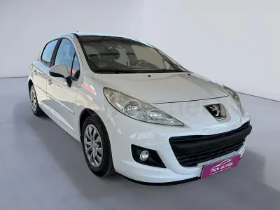 Usado Peugeot 207 68 CV (50 kW) 2014 Blanco Descapotable