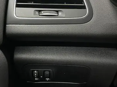 Usado Renault Mégane II Zen 116 CV (85 kW) 2021 Gris Berlina