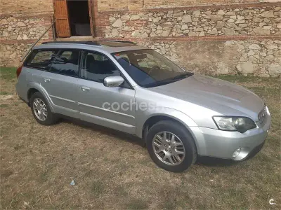Usado Subaru Outback 165 CV (121 kW) 2004 Gris / plata Familiar