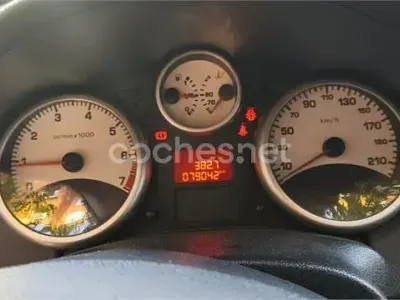 Usado Peugeot 207 90 CV (66 kW) 2007 Blanco Berlina