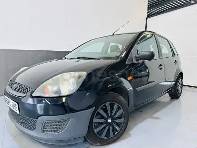 Usado Ford Fiesta Ambiente 68 CV (50 kW) 2009 Negro Berlina