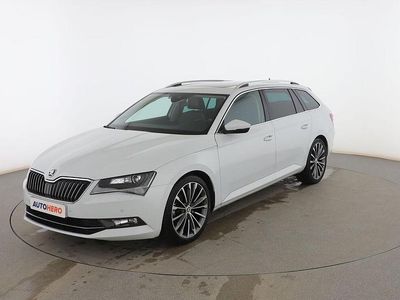 Blanco Usado 2016 Skoda Superb LAURIN & KLEMENT Familiar | 18.799 € (Un poco caro)