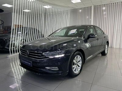Usado VW Passat Business 150 CV (110 kW) 2021 Gris / plata Berlina