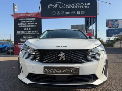 Usado Peugeot 5008 Allure 130 CV (95 kW) 2022 Blanco SUV
