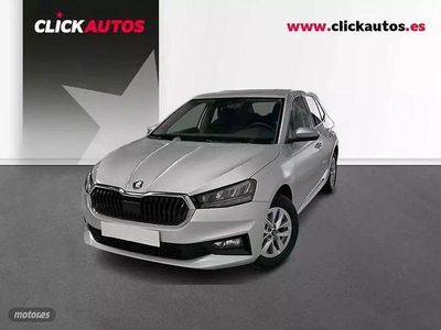 Usado Skoda Fabia Selection 95 CV (69 kW) 2025 Plateado Utilitario