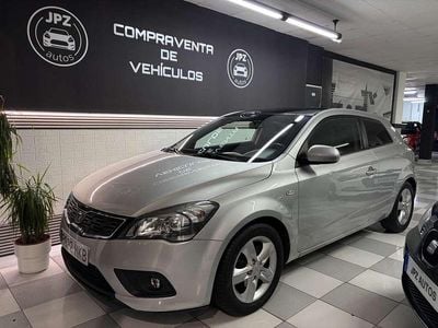 Usado Kia Ceed Active 128 CV (94 kW) 2012 Gris Utilitario