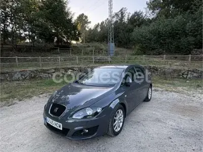 Usado Seat Leon Reference 105 CV (77 kW) 2012 Gris / plata Berlina