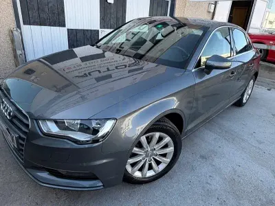 Usado Audi A3 110 CV (80 kW) 2015 Gris / plata Berlina