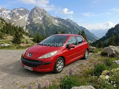 Usado Peugeot 207 75 CV (55 kW) 2007 Granate Berlina