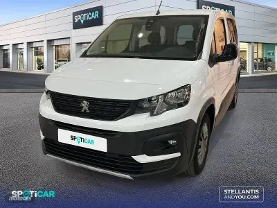 Usado Peugeot Rifter Active 100 CV (73 kW) 2023 Gris / plata Monovolumen