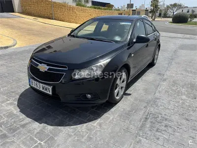 Usado Chevrolet Cruze LT 141 CV (103 kW) 2011 Negro Berlina