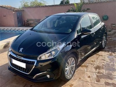Usado Peugeot 208 Signature Sky 82 CV (60 kW) 2018 Negro Utilitario