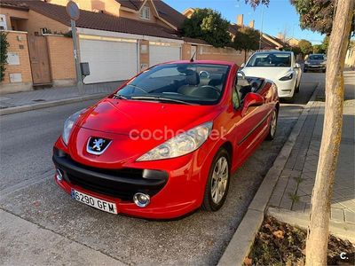 Rojo Usado 2008 Peugeot 207 CC Descapotable | 6000 € (Precio justo)