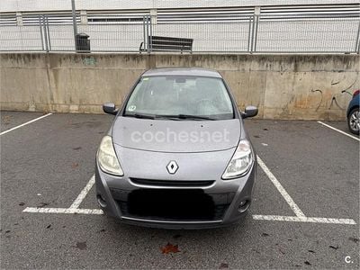 Usado Renault Clio II Authentique 70 CV (51 kW) 2010 Gris / plata Berlina