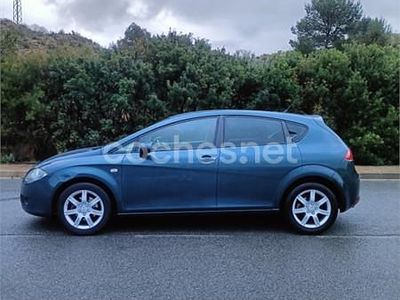 Usado Seat Leon Sport 105 CV (77 kW) 2007 Azul Utilitario
