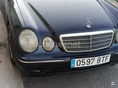 Usado Mercedes E320 Elegance 220 CV (161 kW) 2002 Negro Berlina