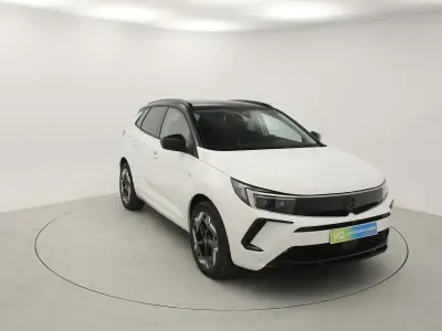 Usado Opel Grandland X GSe 300 HP (220 kW) 2023 Branco SUV