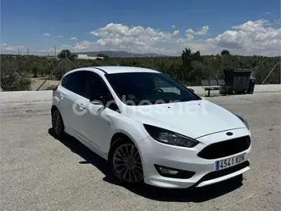 Usado Ford Focus ST-Line 120 CV (88 kW) 2017 Blanco Berlina
