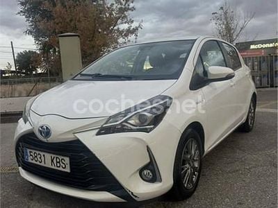 Blanco Usado 2017 Toyota Yaris Hybrid Active Berlina | 9500 €