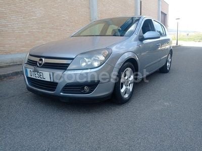 Usado Opel Astra Enjoy 100 CV (73 kW) 2006 Gris / plata Berlina