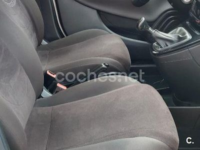 Usado Lancia Ypsilon Silver 95 CV (69 kW) 2012 Blanco Utilitario