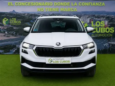 Usado Skoda Karoq SportLine 150 CV (110 kW) 2023 Blanco SUV