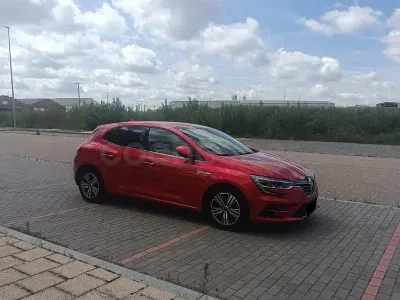 Usado Renault Mégane II Business 115 CV (84 kW) 2021 Rojo Berlina