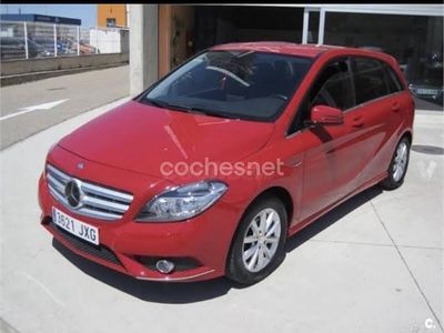Usado Mercedes B180 109 CV (80 kW) 2014 Rojo Monovolumen