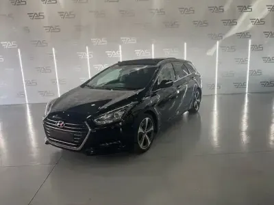 Usado Hyundai i40 141 CV (103 kW) 2016 Negro Familiar