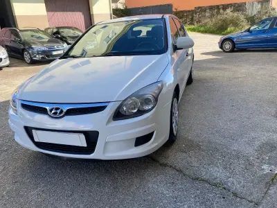 Käytetty Hyundai i30 Comfort 90 HP (66 kW) 2010 Valkoinen