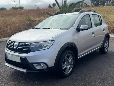 Usado Dacia Sandero Stepway 90 CV (66 kW) 2017 Gris / plata Berlina