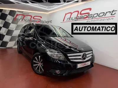 Usado Mercedes B180 109 CV (80 kW) 2012 Negro Utilitario