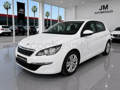 Usado Peugeot 308 Active 100 CV (73 kW) 2015 Blanco Berlina