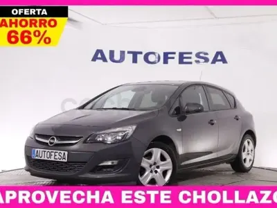 Usado Opel Astra Selective 140 CV (102 kW) 2015 Negro Berlina