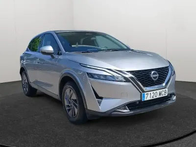 Usado Nissan Qashqai Acenta 140 CV (102 kW) 2022 Gris / plata SUV