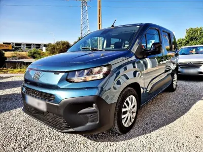 Usado Fiat Doblò 102 CV (75 kW) 2025 Azul Monovolumen