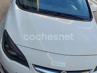 Blanco Usado 2013 Opel Astra Selective Berlina | 3100 € (Precio justo)